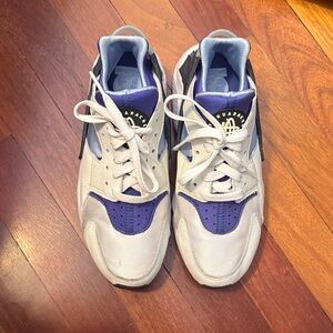 Nike Huaraches White and Blue Athletic Sneakers